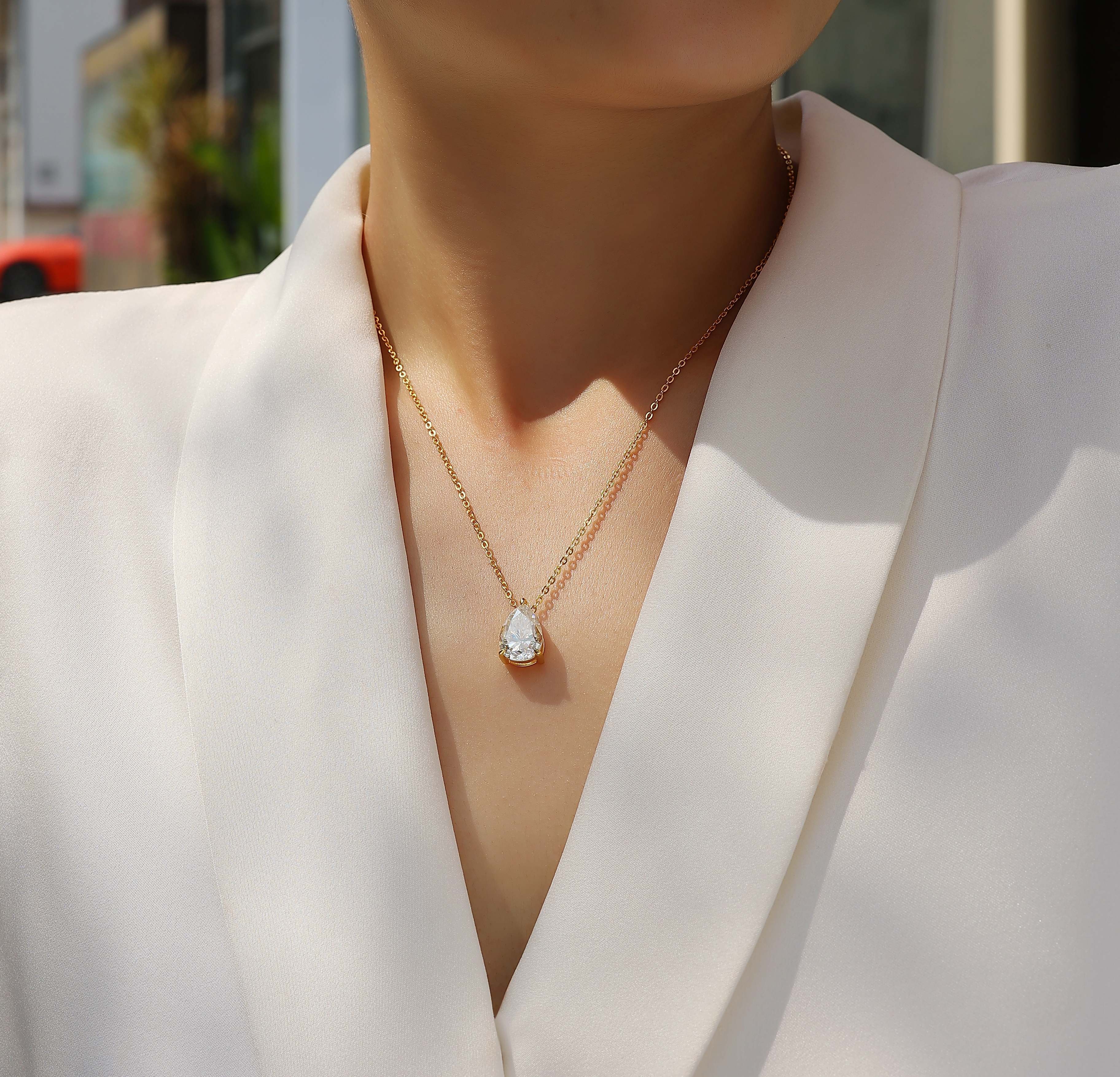 Under The Moon - A Fashionable And Trendy Diamond Pendant Necklace Set With Pear-shaped Moissanite S925 Sterling Silver And Gold Plating